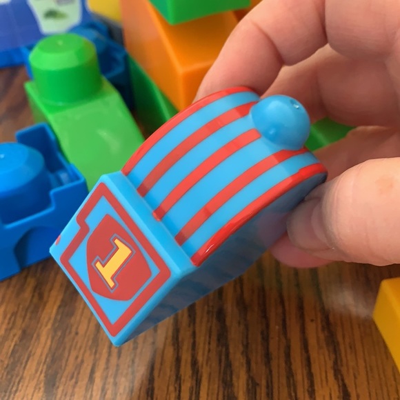 Mega Bloks, Thomas And Friends, 80 Pieces In Carrying Case - Picture 3 of 16